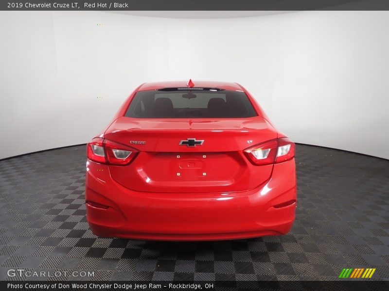 Red Hot / Black 2019 Chevrolet Cruze LT