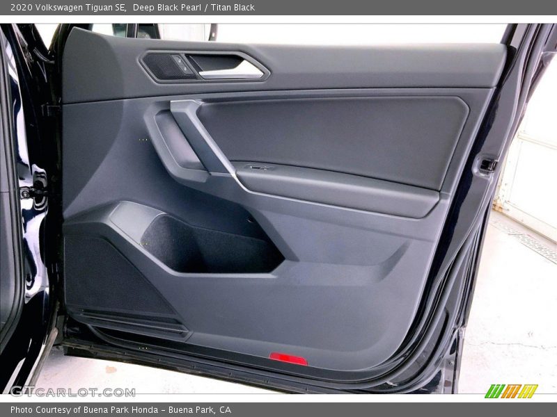Deep Black Pearl / Titan Black 2020 Volkswagen Tiguan SE