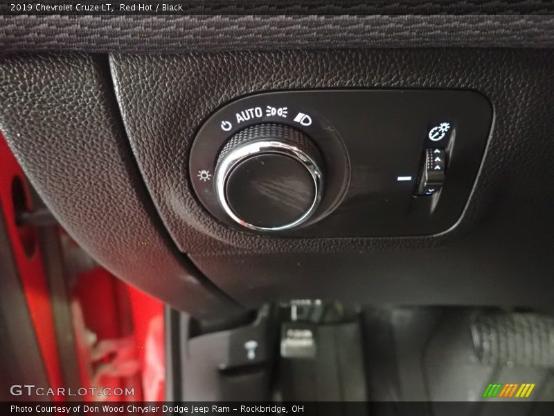 Red Hot / Black 2019 Chevrolet Cruze LT