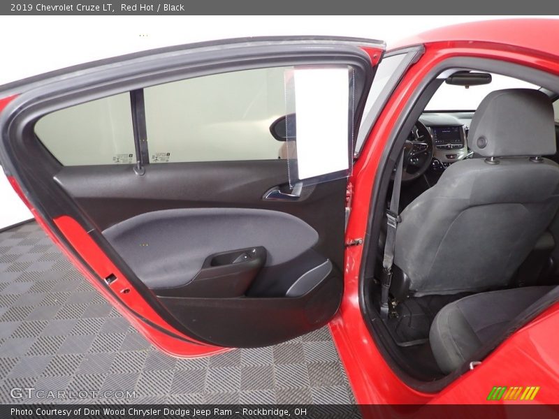 Red Hot / Black 2019 Chevrolet Cruze LT