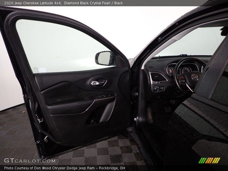 Diamond Black Crystal Pearl / Black 2020 Jeep Cherokee Latitude 4x4