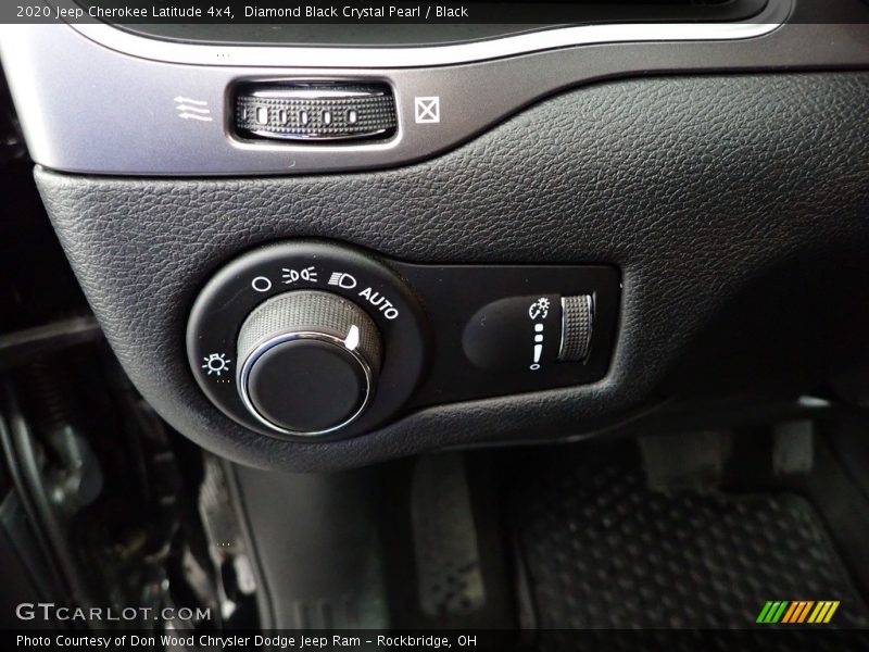 Diamond Black Crystal Pearl / Black 2020 Jeep Cherokee Latitude 4x4