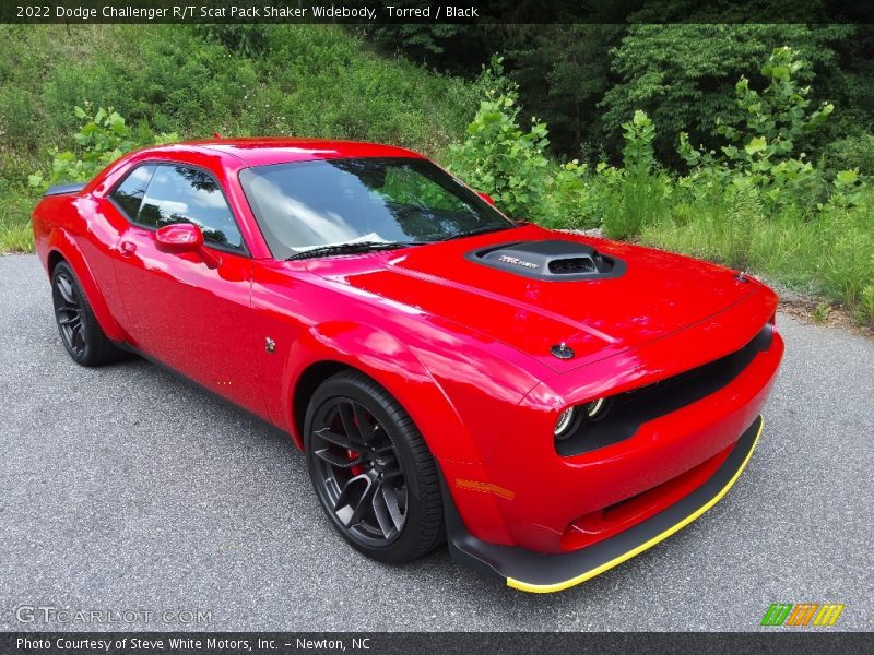 Front 3/4 View of 2022 Challenger R/T Scat Pack Shaker Widebody