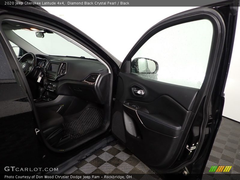 Diamond Black Crystal Pearl / Black 2020 Jeep Cherokee Latitude 4x4