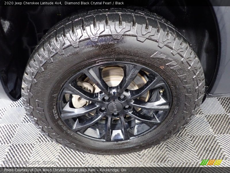 Diamond Black Crystal Pearl / Black 2020 Jeep Cherokee Latitude 4x4