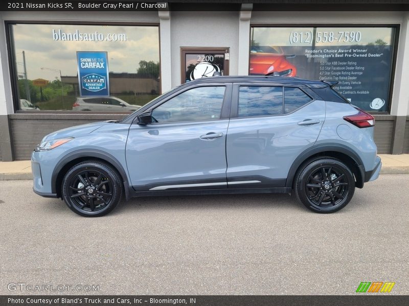 Boulder Gray Pearl / Charcoal 2021 Nissan Kicks SR