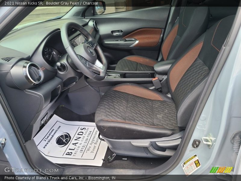Boulder Gray Pearl / Charcoal 2021 Nissan Kicks SR