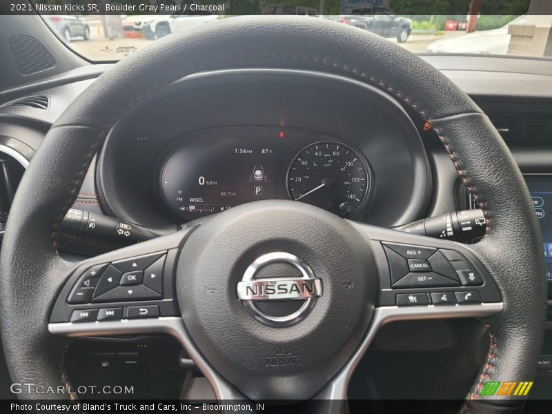 Boulder Gray Pearl / Charcoal 2021 Nissan Kicks SR