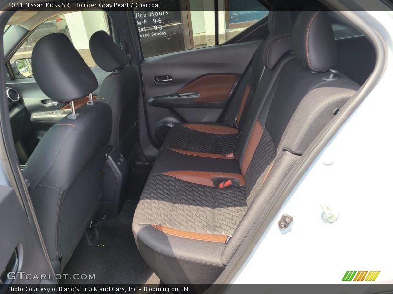Boulder Gray Pearl / Charcoal 2021 Nissan Kicks SR