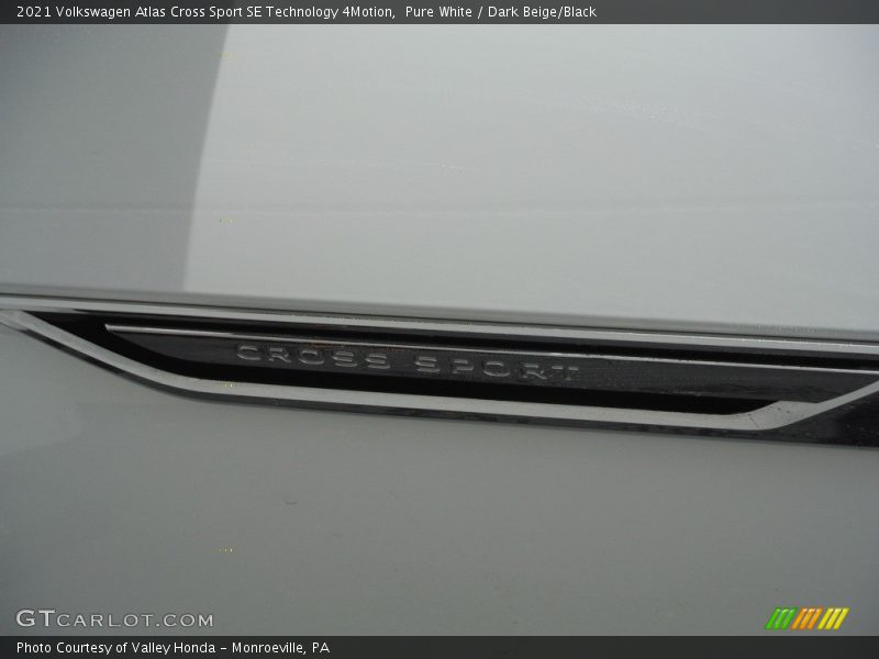 Pure White / Dark Beige/Black 2021 Volkswagen Atlas Cross Sport SE Technology 4Motion