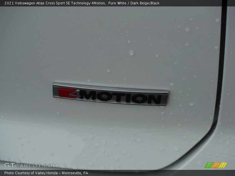 Pure White / Dark Beige/Black 2021 Volkswagen Atlas Cross Sport SE Technology 4Motion