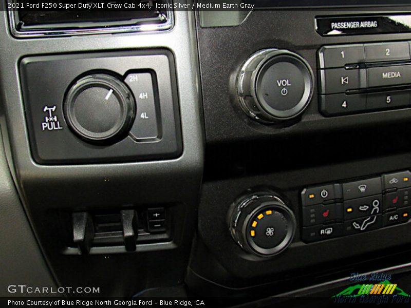 Iconic Silver / Medium Earth Gray 2021 Ford F250 Super Duty XLT Crew Cab 4x4