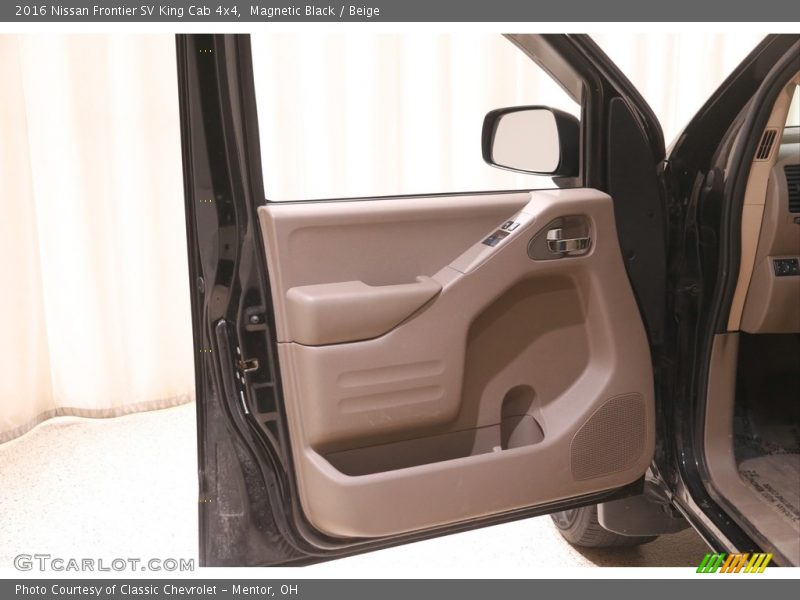Door Panel of 2016 Frontier SV King Cab 4x4