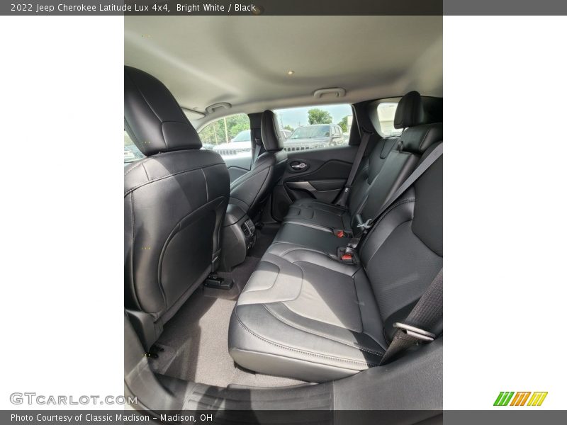 Bright White / Black 2022 Jeep Cherokee Latitude Lux 4x4