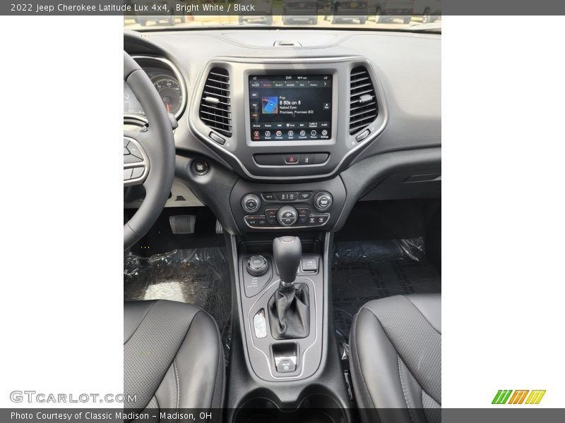 Bright White / Black 2022 Jeep Cherokee Latitude Lux 4x4