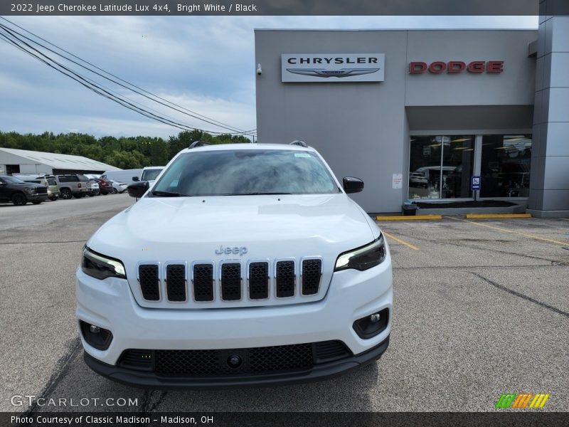 Bright White / Black 2022 Jeep Cherokee Latitude Lux 4x4