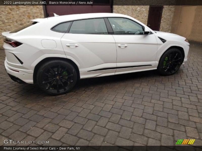 Bianco Monocerus / Nero Ade 2022 Lamborghini Urus AWD