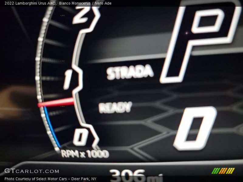 Bianco Monocerus / Nero Ade 2022 Lamborghini Urus AWD