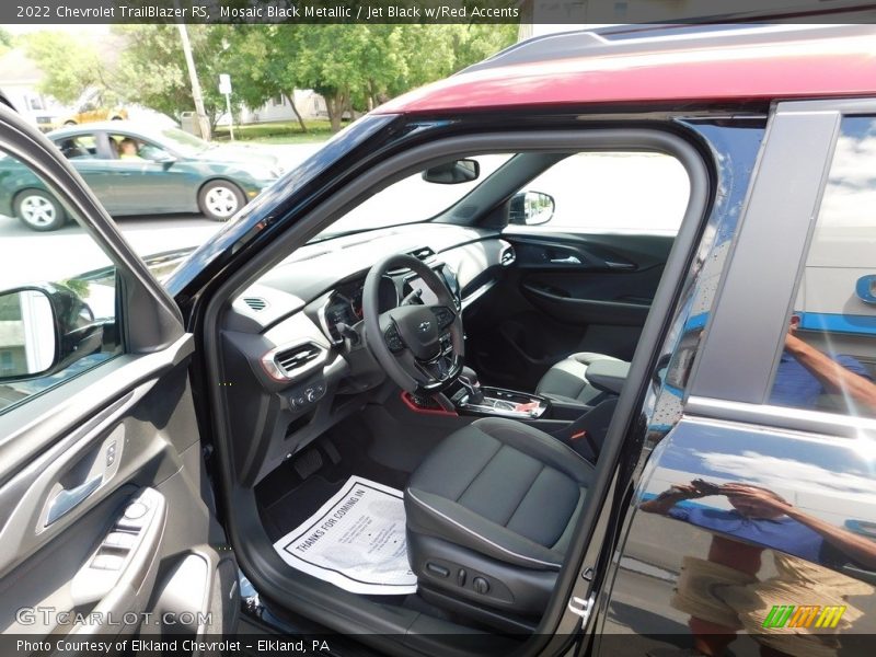 Mosaic Black Metallic / Jet Black w/Red Accents 2022 Chevrolet TrailBlazer RS
