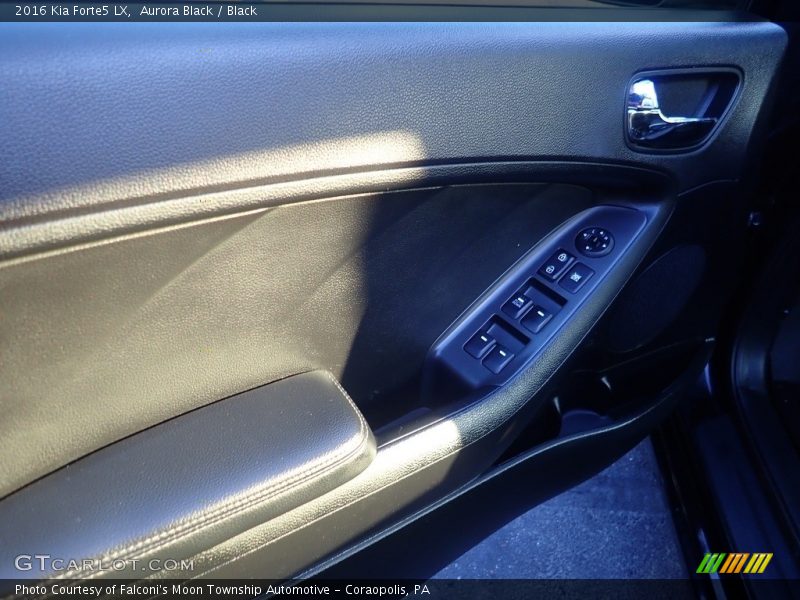 Aurora Black / Black 2016 Kia Forte5 LX