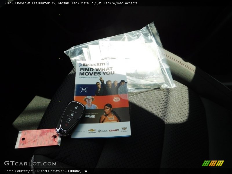 Mosaic Black Metallic / Jet Black w/Red Accents 2022 Chevrolet TrailBlazer RS