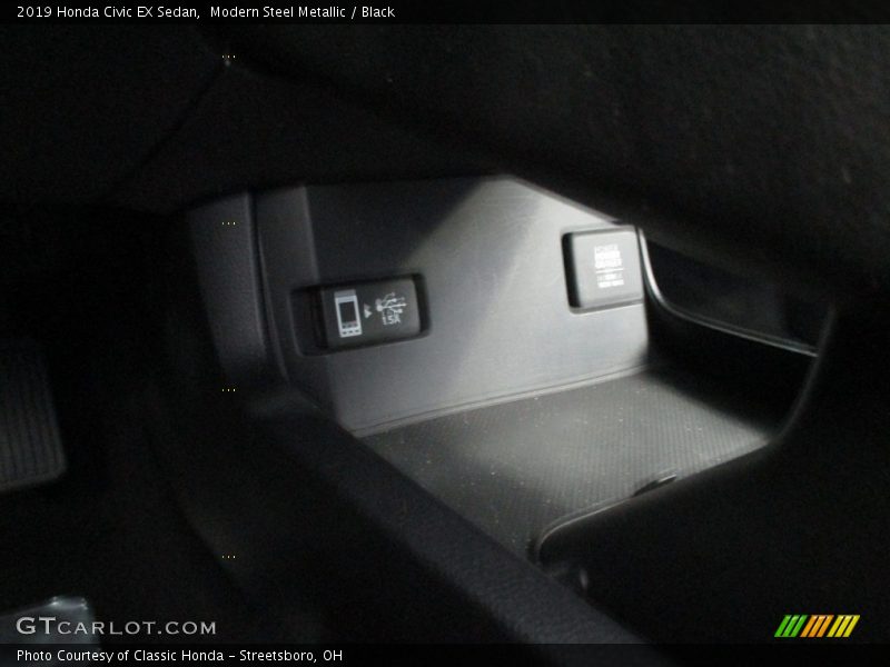 Modern Steel Metallic / Black 2019 Honda Civic EX Sedan