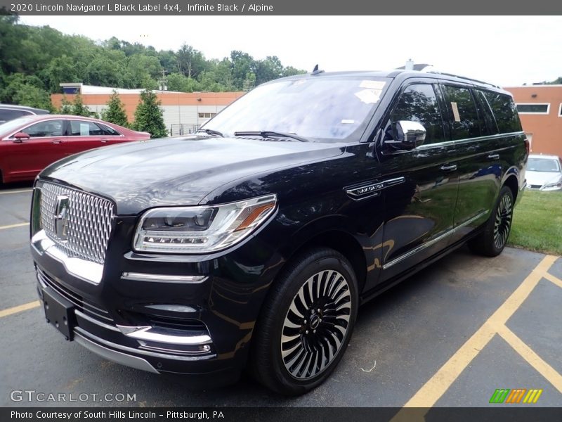 Front 3/4 View of 2020 Navigator L Black Label 4x4