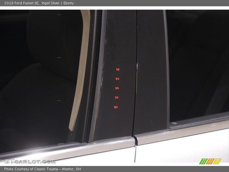 Ingot Silver / Ebony 2019 Ford Fusion SE