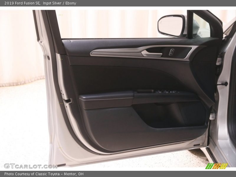 Ingot Silver / Ebony 2019 Ford Fusion SE