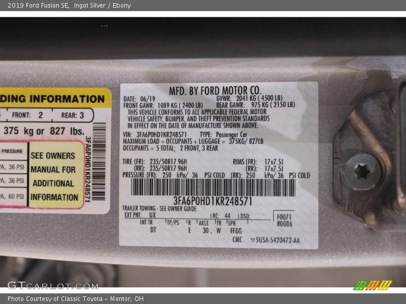 Ingot Silver / Ebony 2019 Ford Fusion SE