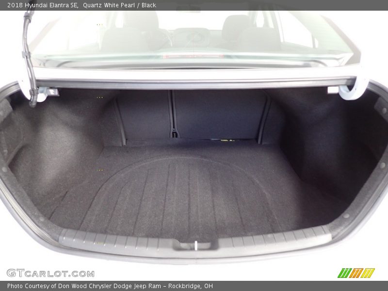 Quartz White Pearl / Black 2018 Hyundai Elantra SE