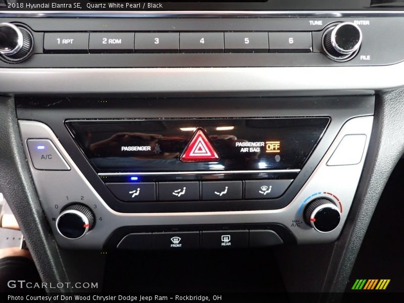Quartz White Pearl / Black 2018 Hyundai Elantra SE