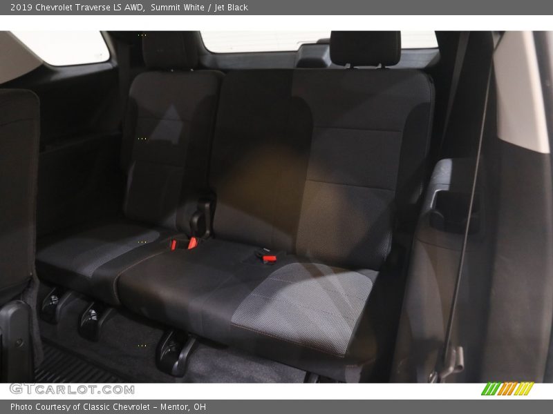 Summit White / Jet Black 2019 Chevrolet Traverse LS AWD