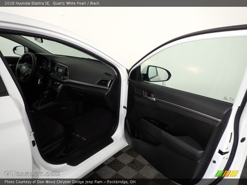 Quartz White Pearl / Black 2018 Hyundai Elantra SE