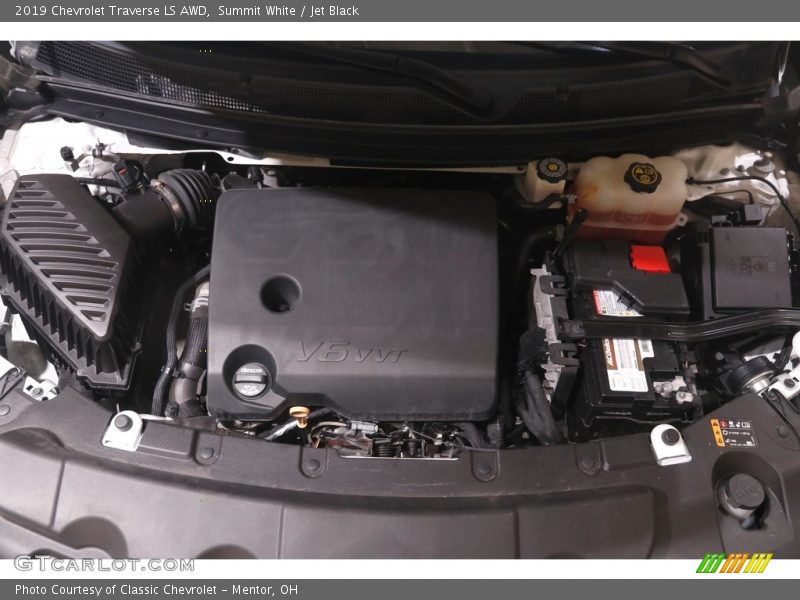 Summit White / Jet Black 2019 Chevrolet Traverse LS AWD
