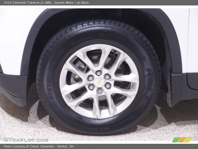 Summit White / Jet Black 2019 Chevrolet Traverse LS AWD