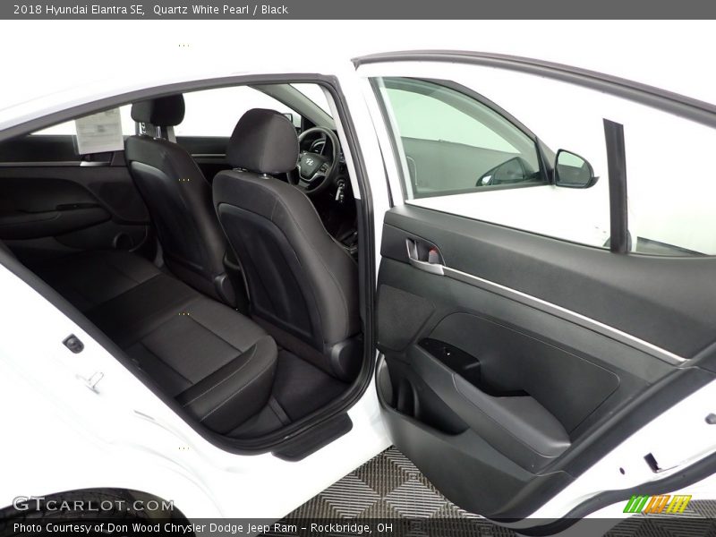 Quartz White Pearl / Black 2018 Hyundai Elantra SE