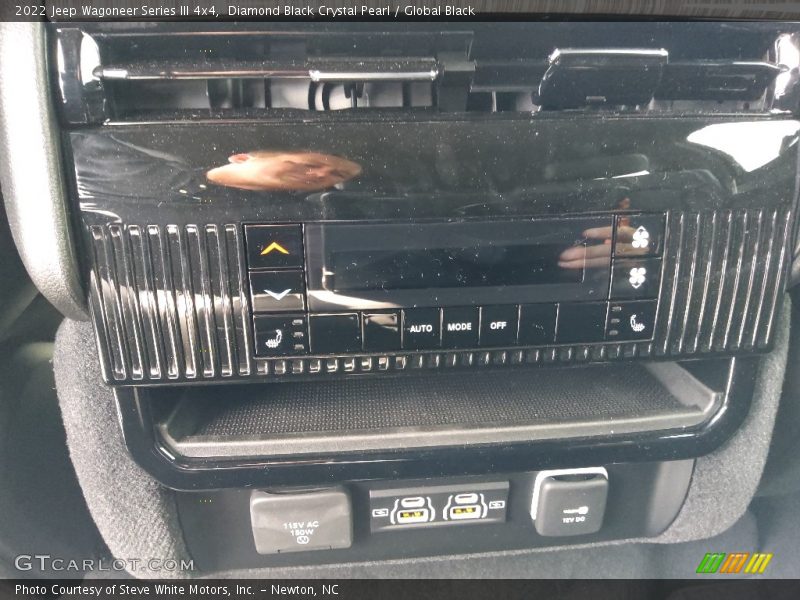 Diamond Black Crystal Pearl / Global Black 2022 Jeep Wagoneer Series III 4x4