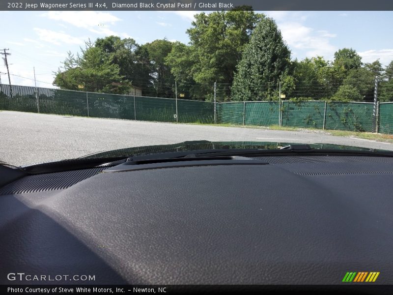 Diamond Black Crystal Pearl / Global Black 2022 Jeep Wagoneer Series III 4x4
