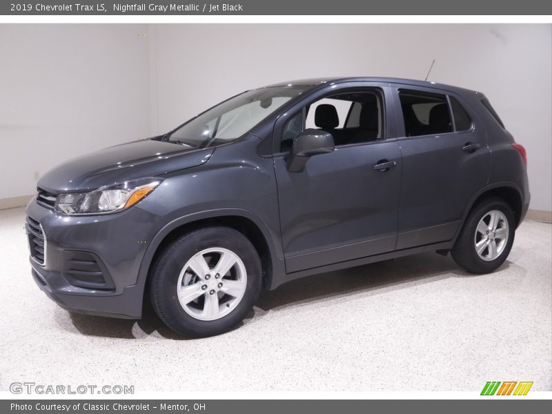 Front 3/4 View of 2019 Trax LS