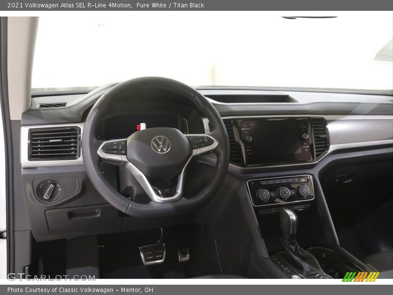 Pure White / Titan Black 2021 Volkswagen Atlas SEL R-Line 4Motion
