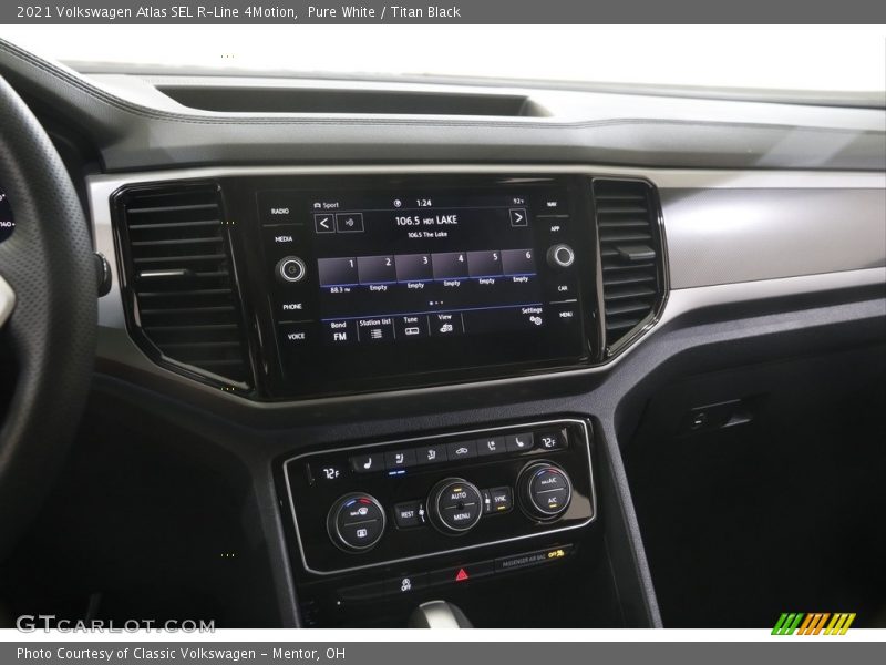 Pure White / Titan Black 2021 Volkswagen Atlas SEL R-Line 4Motion