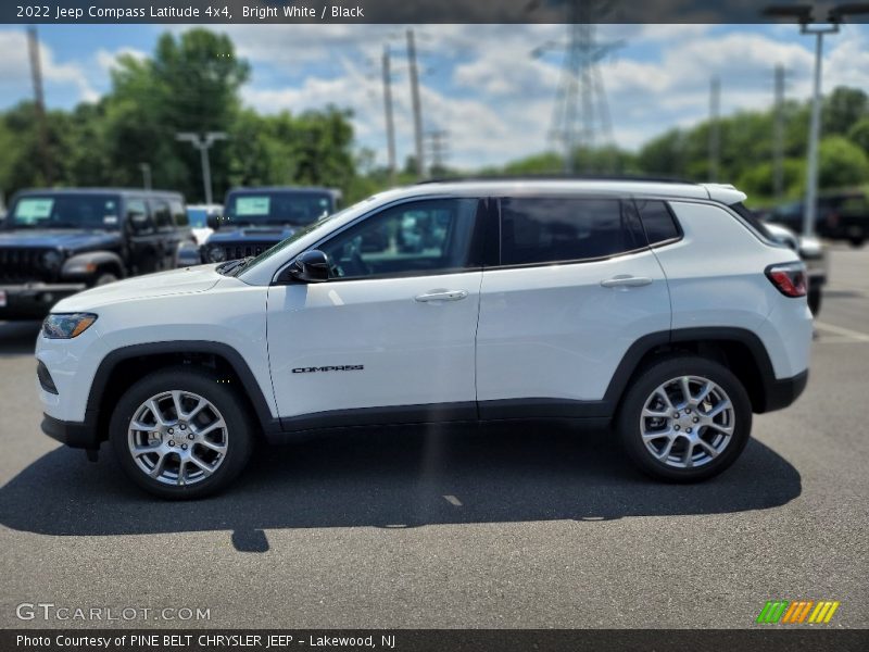 Bright White / Black 2022 Jeep Compass Latitude 4x4