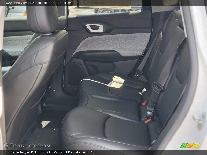 Bright White / Black 2022 Jeep Compass Latitude 4x4