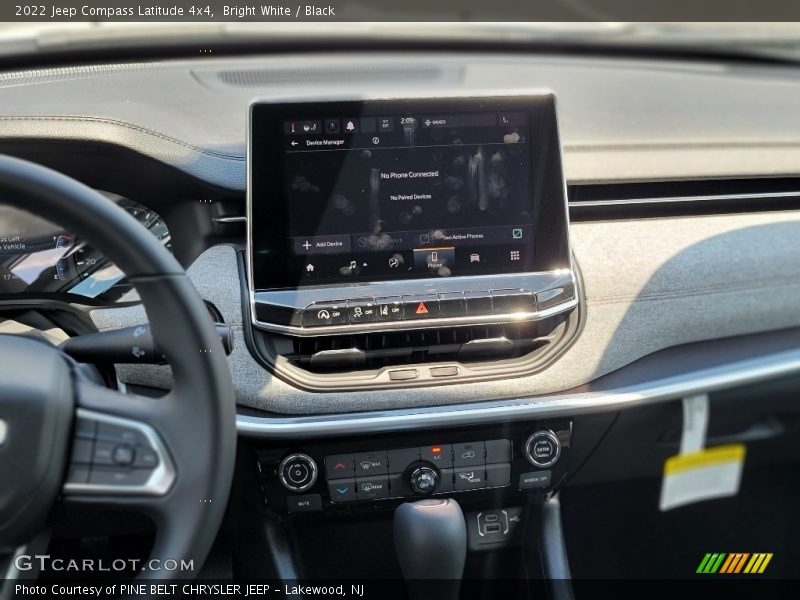 Bright White / Black 2022 Jeep Compass Latitude 4x4