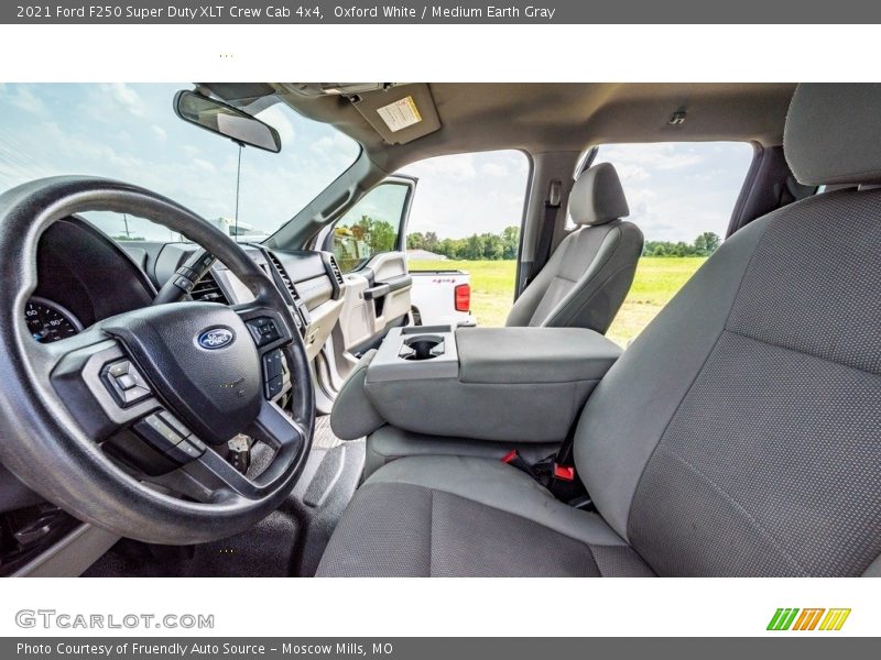Oxford White / Medium Earth Gray 2021 Ford F250 Super Duty XLT Crew Cab 4x4