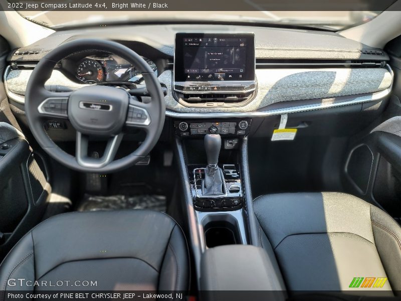 Bright White / Black 2022 Jeep Compass Latitude 4x4