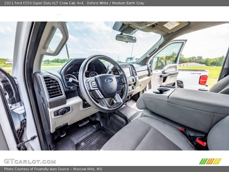 Oxford White / Medium Earth Gray 2021 Ford F250 Super Duty XLT Crew Cab 4x4