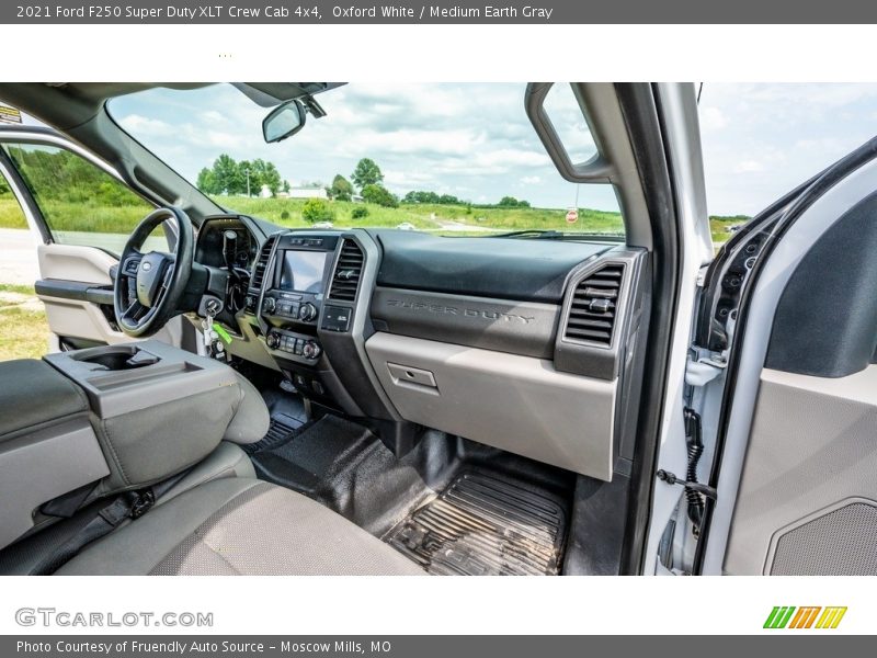 Oxford White / Medium Earth Gray 2021 Ford F250 Super Duty XLT Crew Cab 4x4