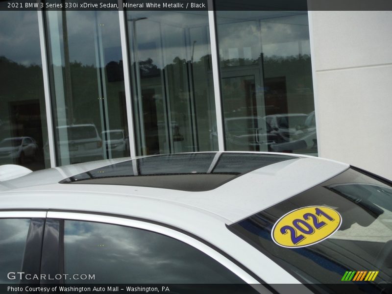 Mineral White Metallic / Black 2021 BMW 3 Series 330i xDrive Sedan